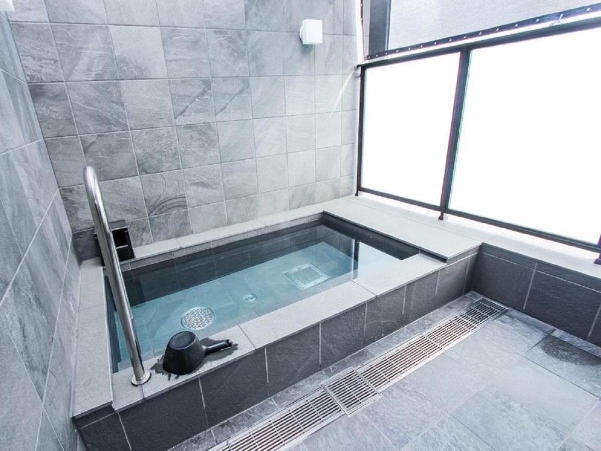 Hotel Livemax Premium Umeda East Osaka Esterno foto